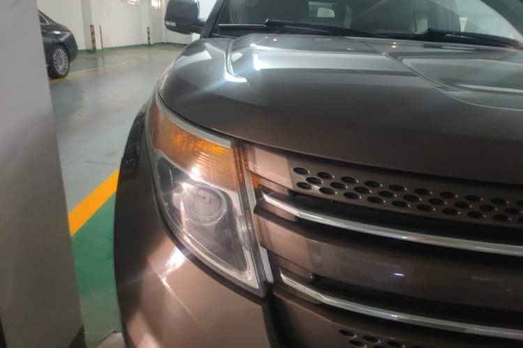 Used Ford Explorer 2013 3.5L Deluxe Model Right Front Headlight