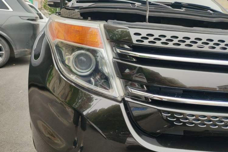 Used Ford Explorer 2013 3.5L Deluxe Model Right Front Headlight