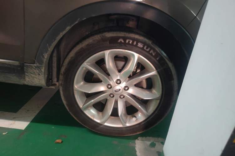 Used Ford Explorer 2013 3.5L Deluxe Model Right Front Wheel Hub
