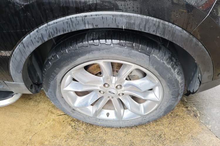 Used Ford Explorer 2013 3.5L Deluxe Model Right Front Wheel Hub