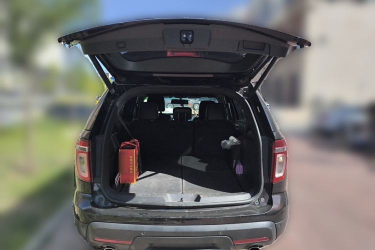 Used Ford Explorer 2013 3.5L Deluxe Model Trunk