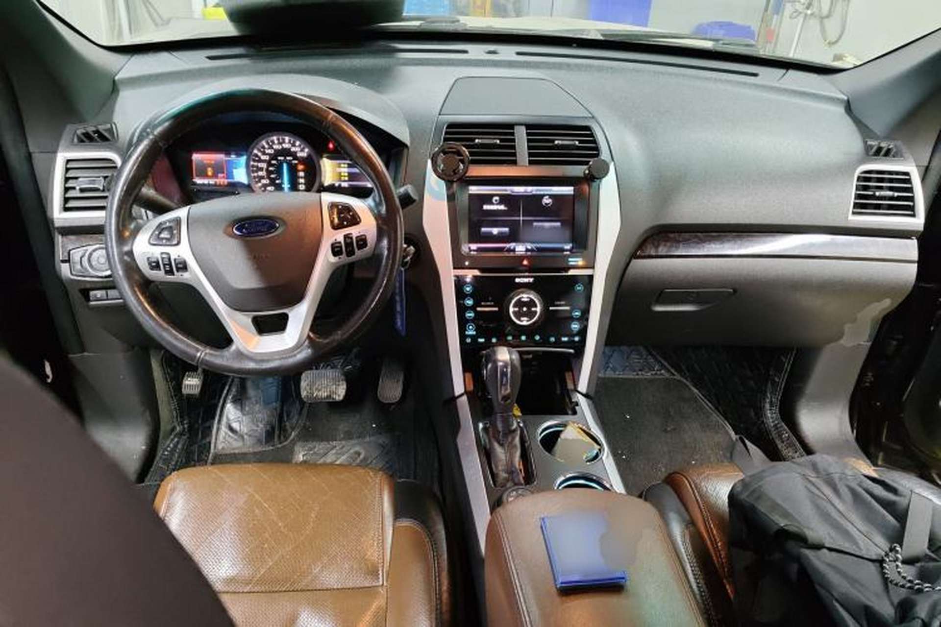 Used Ford Explorer 2013 3.5L Deluxe Model Center Console