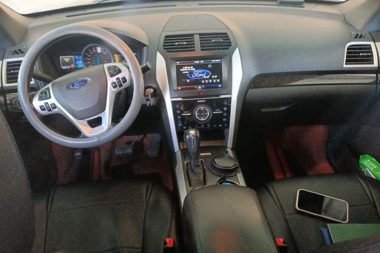 Used Ford Explorer 2013 3.5L Deluxe Model Center Console