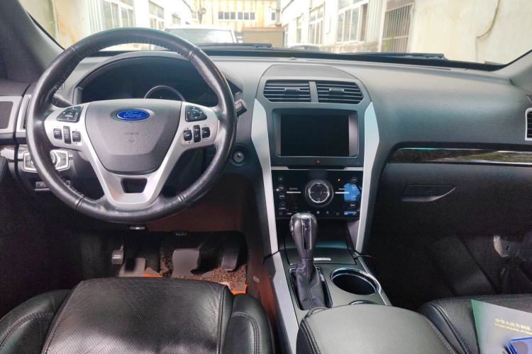Used Ford Explorer 2013 3.5L Deluxe Model Center Console