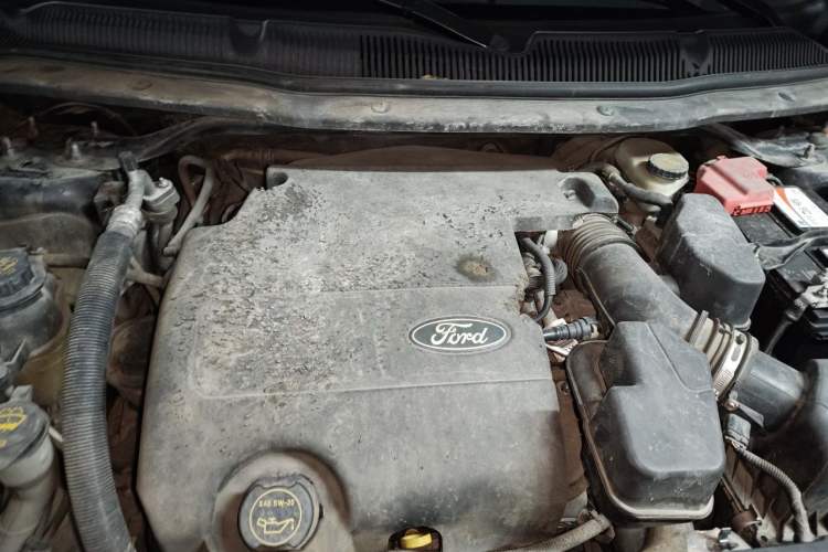 Used Ford Explorer 2013 3.5L Deluxe Model Engine Bay