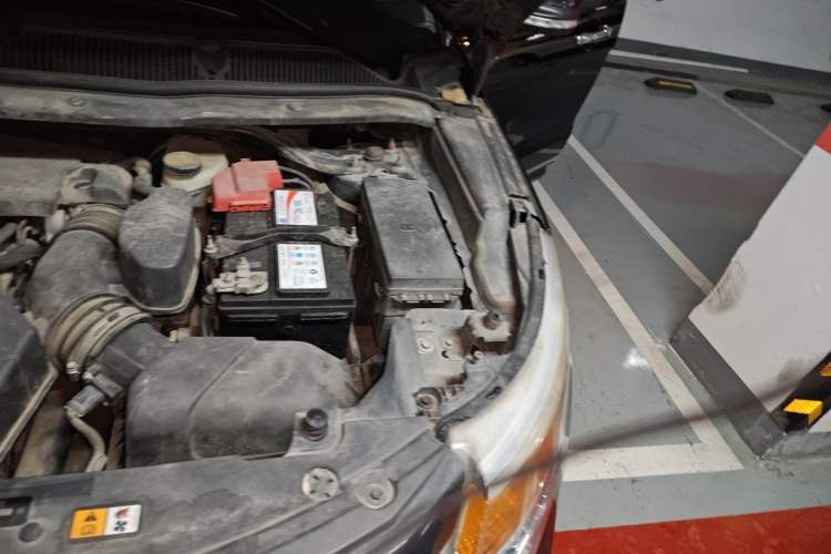 Used Ford Explorer 2013 3.5L Deluxe Model Engine Bay Left