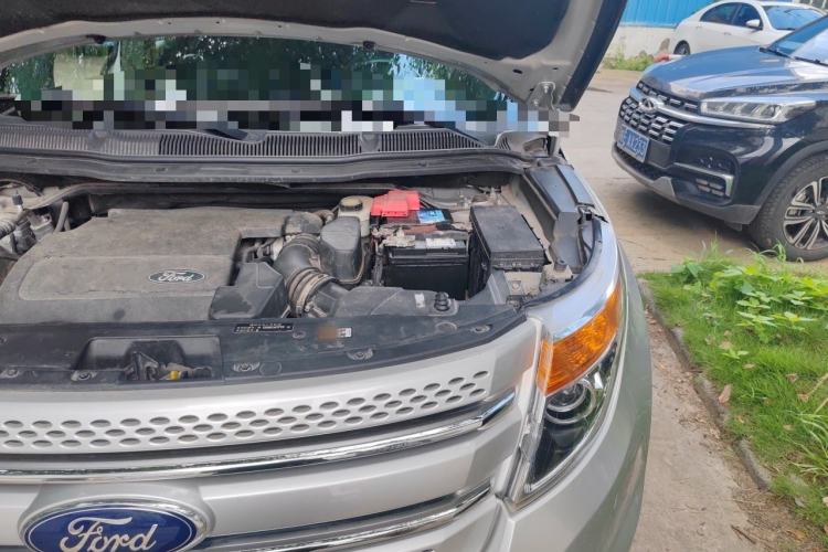 Used Ford Explorer 2013 3.5L Deluxe Model Engine Bay Left