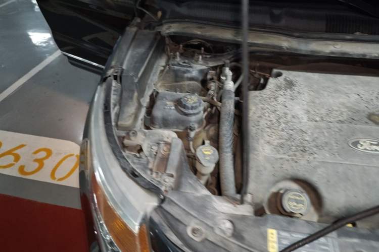Used Ford Explorer 2013 3.5L Deluxe Model Engine Bay Right