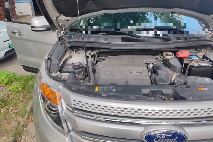 Used Ford Explorer 2013 3.5L Deluxe Model Engine Bay Right