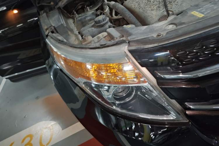 Used Ford Explorer 2013 3.5L Deluxe Model Right Front Headlight