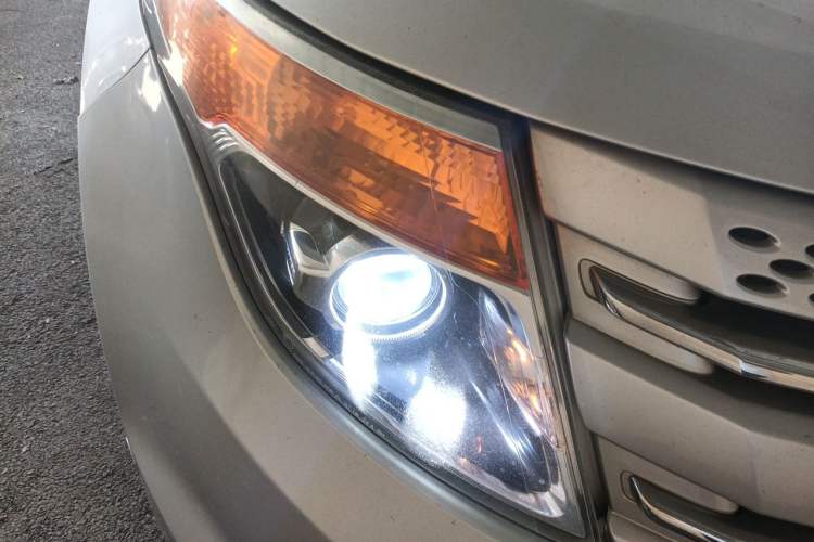 Used Ford Explorer 2013 3.5L Deluxe Model Right Front Headlight