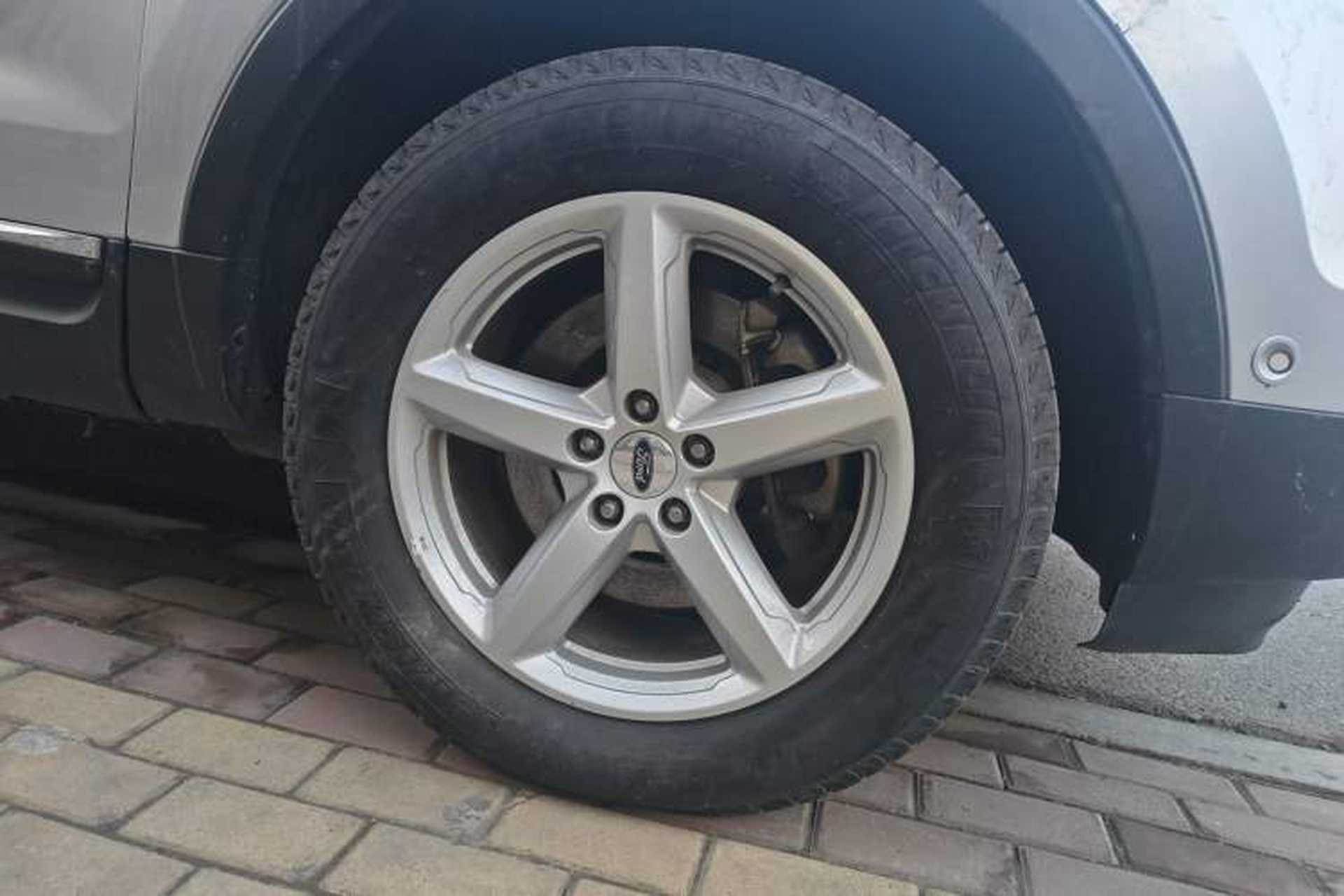 Used Ford Explorer 2013 3.5L Deluxe Model Right Front Wheel Hub