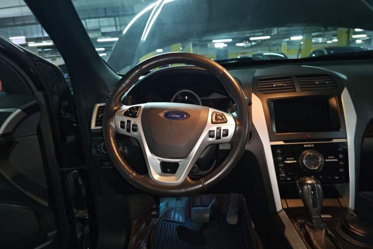 Used Ford Explorer 2013 3.5L Deluxe Model Steering Wheel