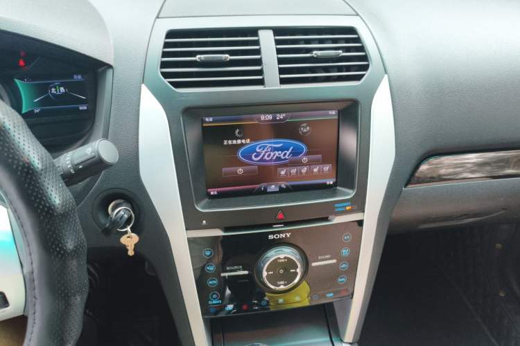 Used Ford Explorer 2013 3.5L Deluxe Model Audio And AC Panel