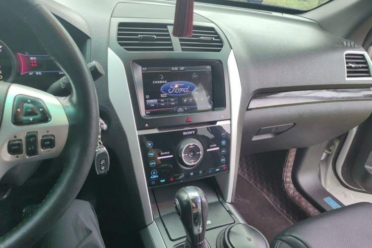 Used Ford Explorer 2013 3.5L Deluxe Model Audio And AC Panel