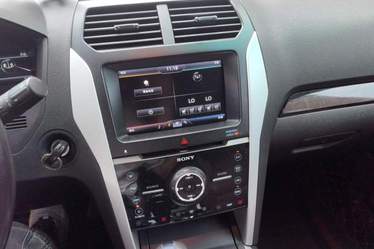 Used Ford Explorer 2013 3.5L Deluxe Model Audio And AC Panel