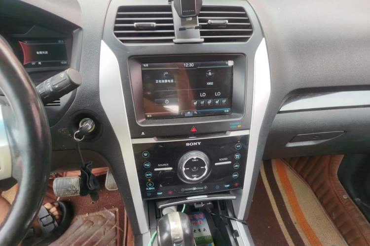 Used Ford Explorer 2013 3.5L Deluxe Model Audio And AC Panel