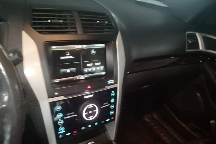 Used Ford Explorer 2013 3.5L Deluxe Model Audio And AC Panel
