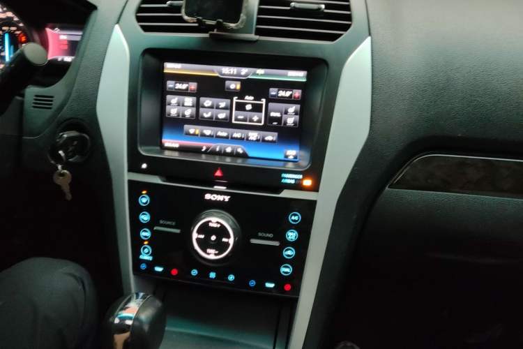 Used Ford Explorer 2013 3.5L Deluxe Model Audio And AC Panel