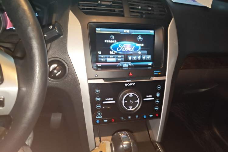 Used Ford Explorer 2013 3.5L Deluxe Model Audio And AC Panel