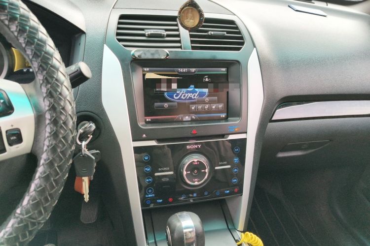 Used Ford Explorer 2013 3.5L Deluxe Model Audio And AC Panel