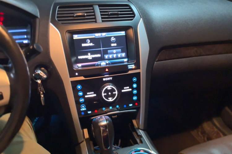 Used Ford Explorer 2013 3.5L Deluxe Model Audio And AC Panel