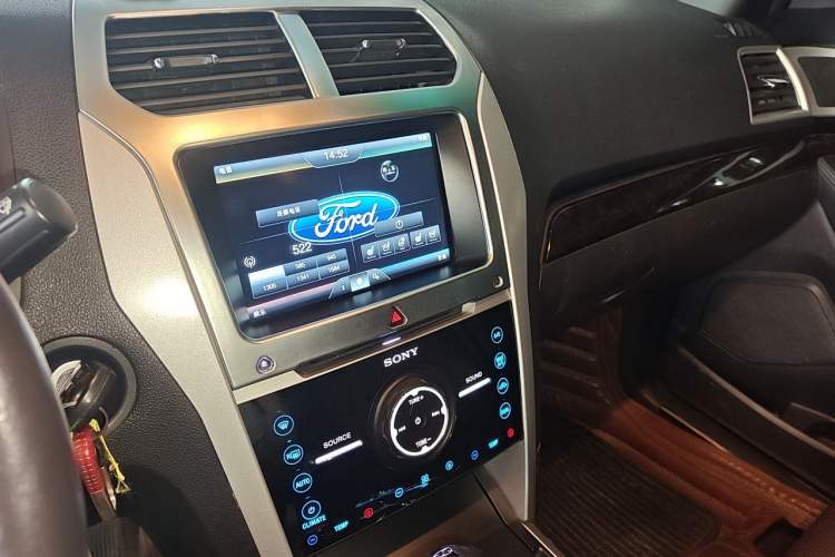 Used Ford Explorer 2013 3.5L Deluxe Model Audio And AC Panel