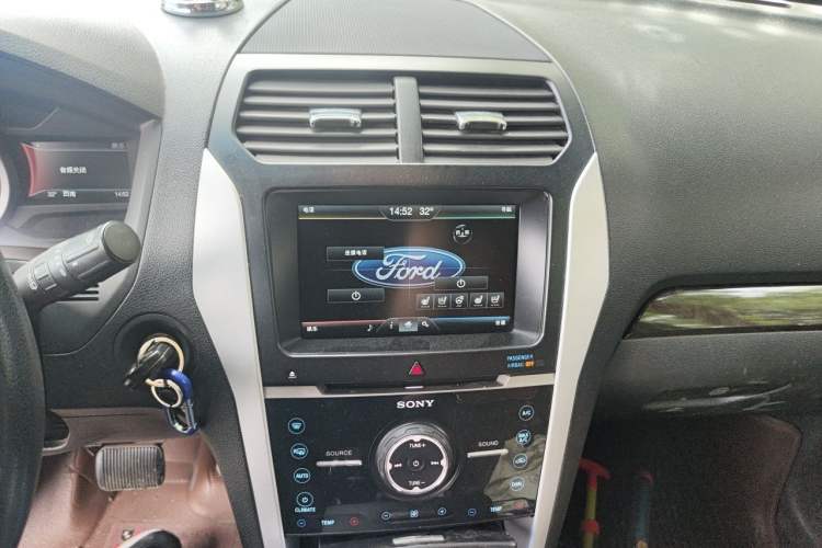 Used Ford Explorer 2013 3.5L Deluxe Model Audio And AC Panel