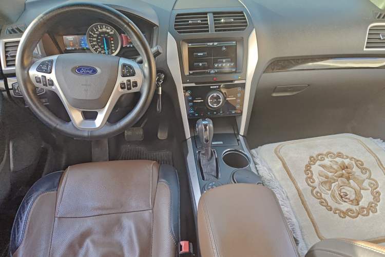 Used Ford Explorer 2013 3.5L Deluxe Model Center Console