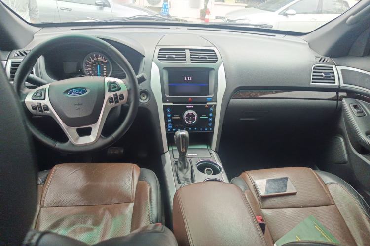 Used Ford Explorer 2013 3.5L Deluxe Model Center Console
