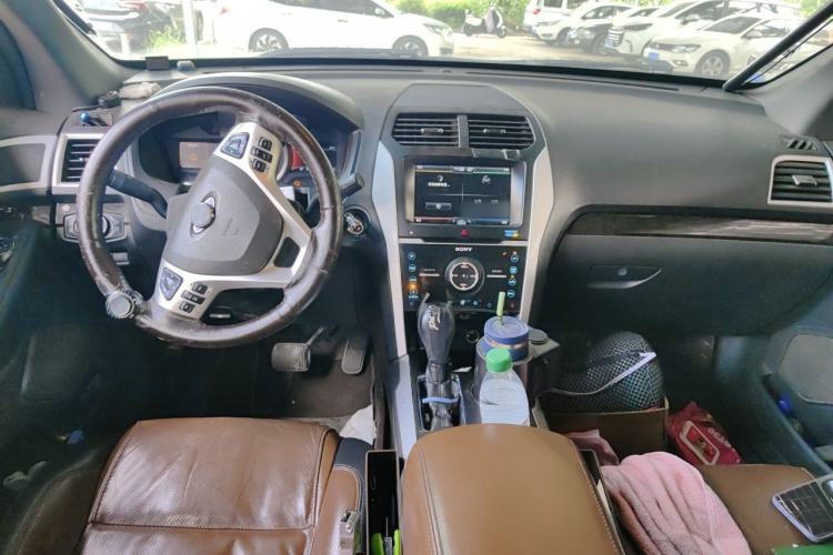 Used Ford Explorer 2013 3.5L Deluxe Model Center Console