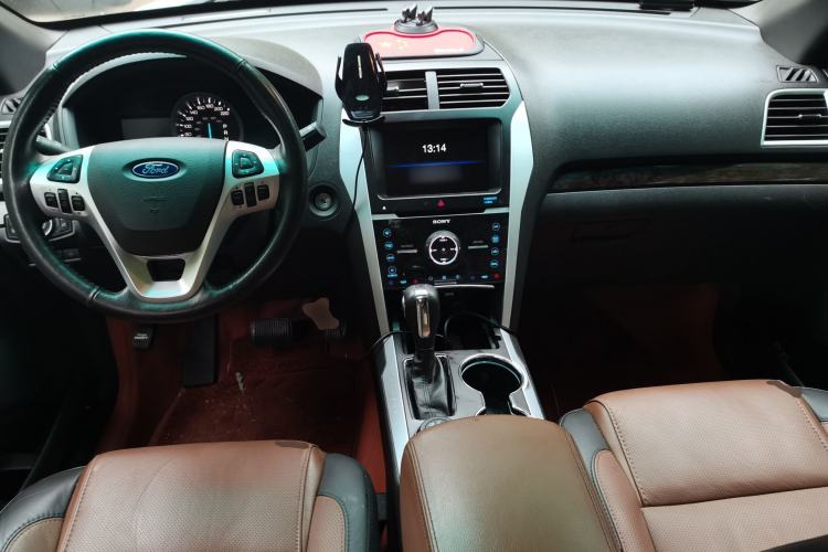 Used Ford Explorer 2013 3.5L Deluxe Model Center Console