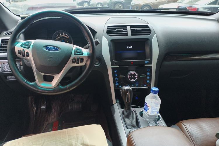Used Ford Explorer 2013 3.5L Deluxe Model Center Console