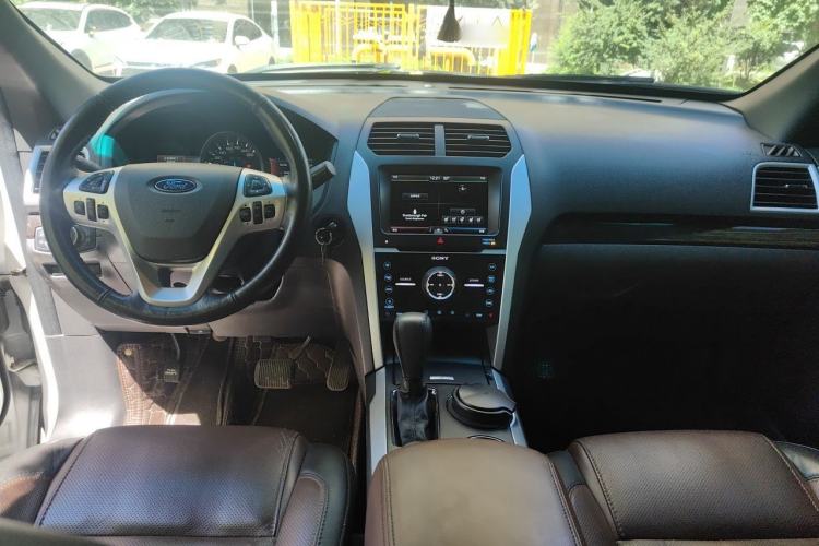 Used Ford Explorer 2013 3.5L Deluxe Model Center Console