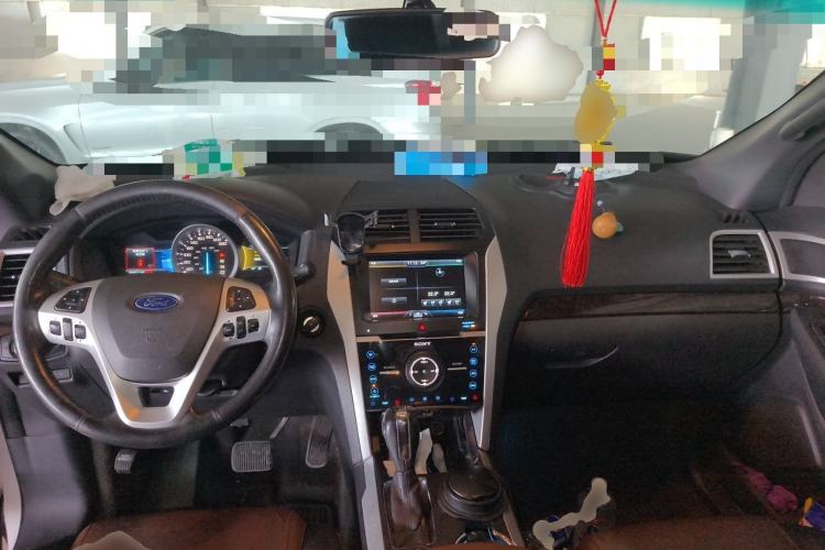 Used Ford Explorer 2013 3.5L Deluxe Model Center Console