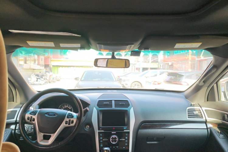 Used Ford Explorer 2013 3.5L Deluxe Model Center Console