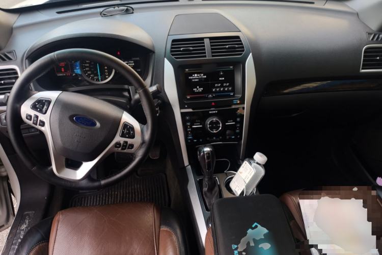Used Ford Explorer 2013 3.5L Deluxe Model Center Console
