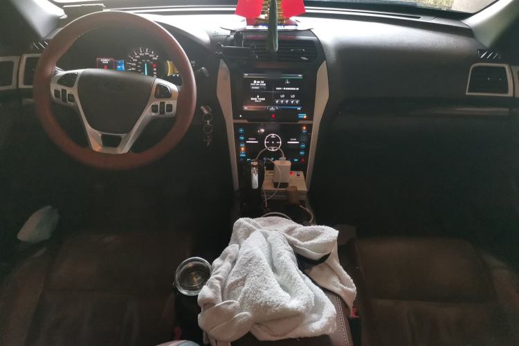 Used Ford Explorer 2013 3.5L Deluxe Model Center Console