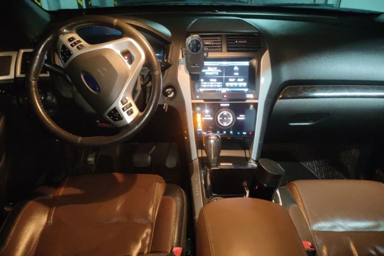 Used Ford Explorer 2013 3.5L Deluxe Model Center Console