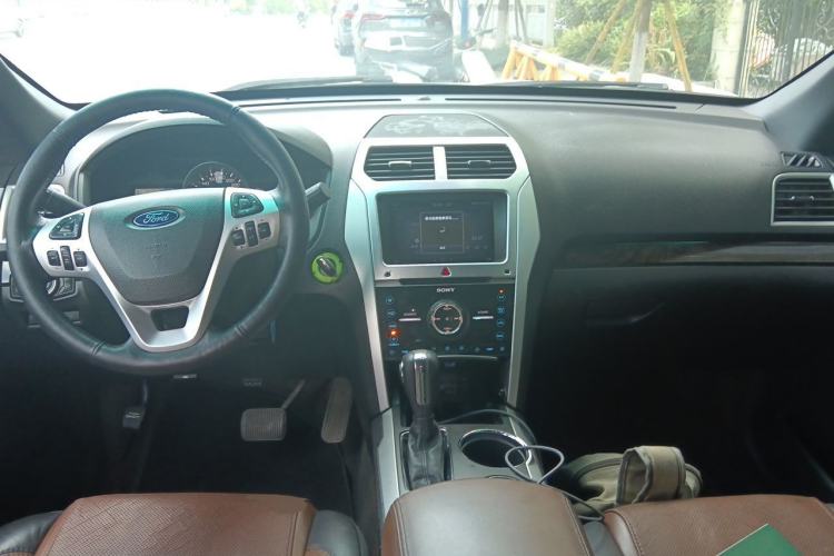 Used Ford Explorer 2013 3.5L Deluxe Model Center Console