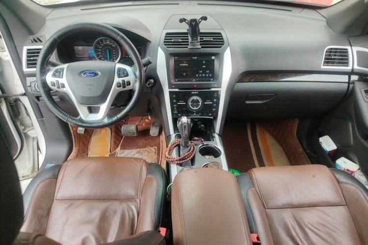 Used Ford Explorer 2013 3.5L Deluxe Model Center Console