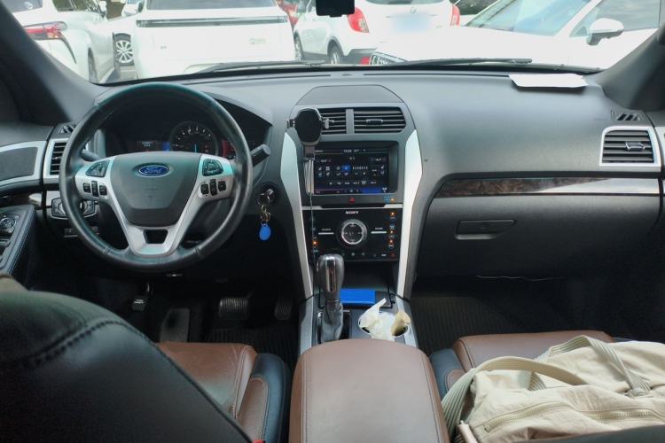 Used Ford Explorer 2013 3.5L Deluxe Model Center Console