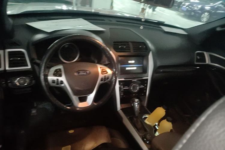 Used Ford Explorer 2013 3.5L Deluxe Model Center Console