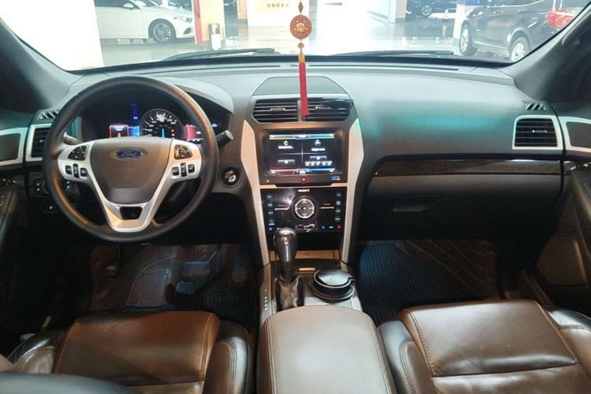 Used Ford Explorer 2013 3.5L Deluxe Model Center Console