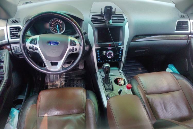 Used Ford Explorer 2013 3.5L Deluxe Model Center Console