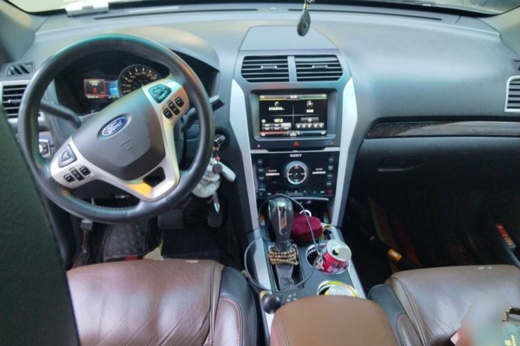 Used Ford Explorer 2013 3.5L Deluxe Model Center Console