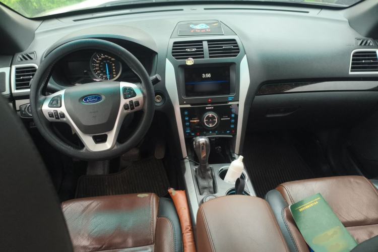Used Ford Explorer 2013 3.5L Deluxe Model Center Console