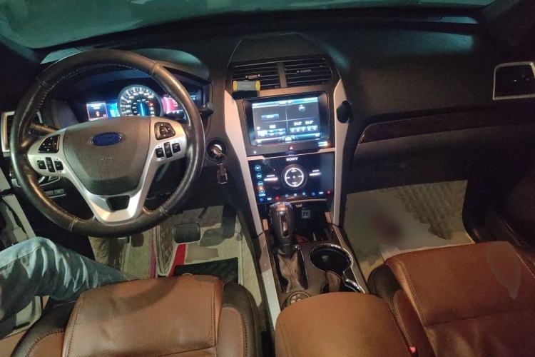 Used Ford Explorer 2013 3.5L Deluxe Model Center Console