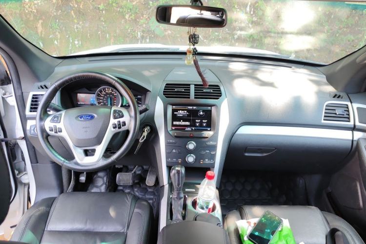 Used Ford Explorer 2013 3.5L Prestige Model Center Console