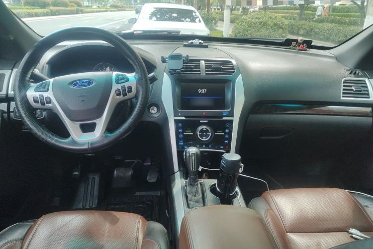 Used Ford Explorer 2013 3.5L Deluxe Model Center Console
